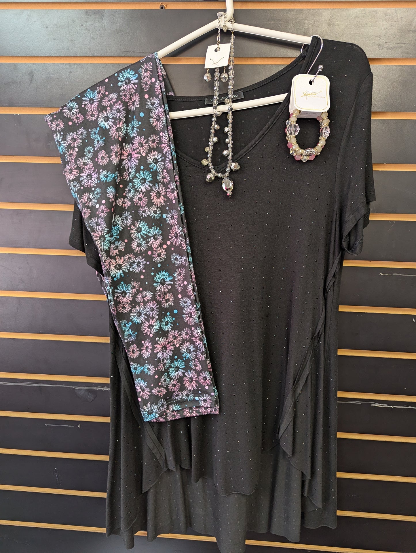Black with pink and turquoise daisy Leggings with Pockets