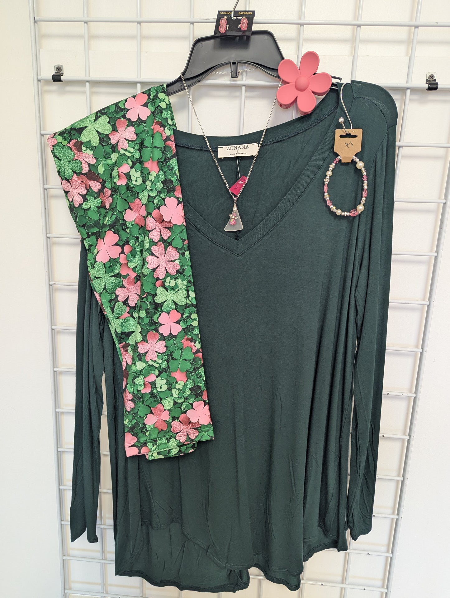 Green and pink shamrock Leggings with Pockets