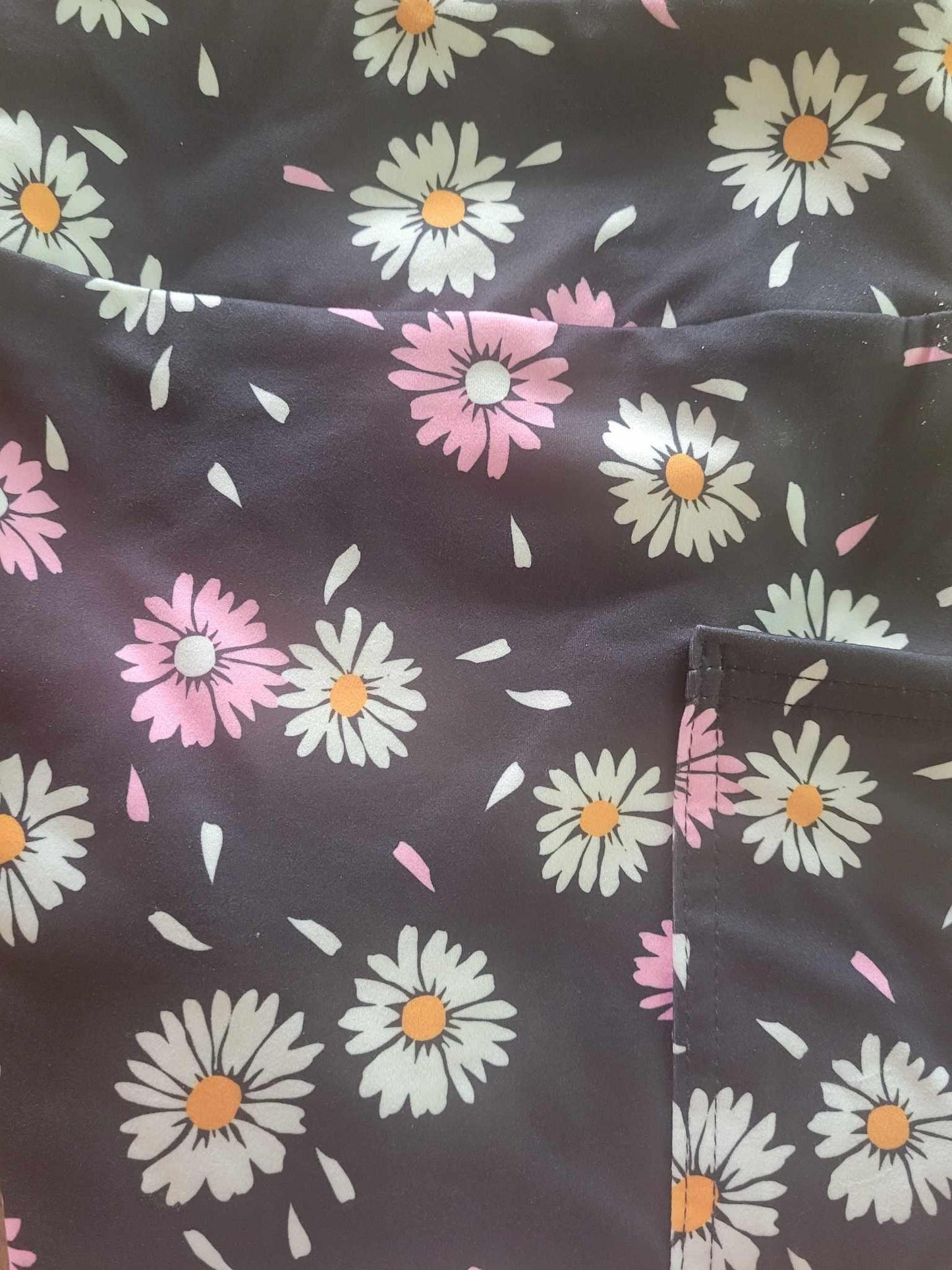 Pink daisy Capris with Pockets - Simply Scarves And Such